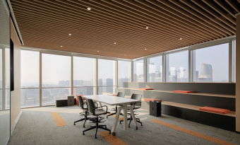 辦公室裝修新紀(jì)元：融合高效與人文關(guān)懷的空間